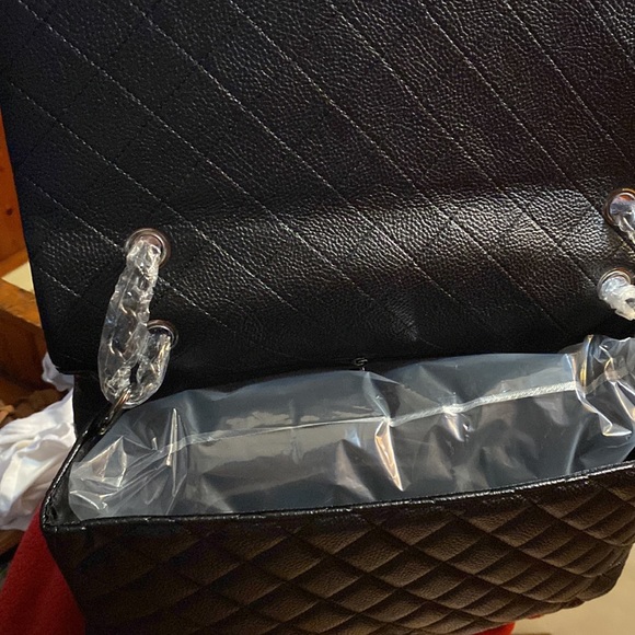 NICE BLACK OVERSIZED PURSE. - Picture 7 of 7